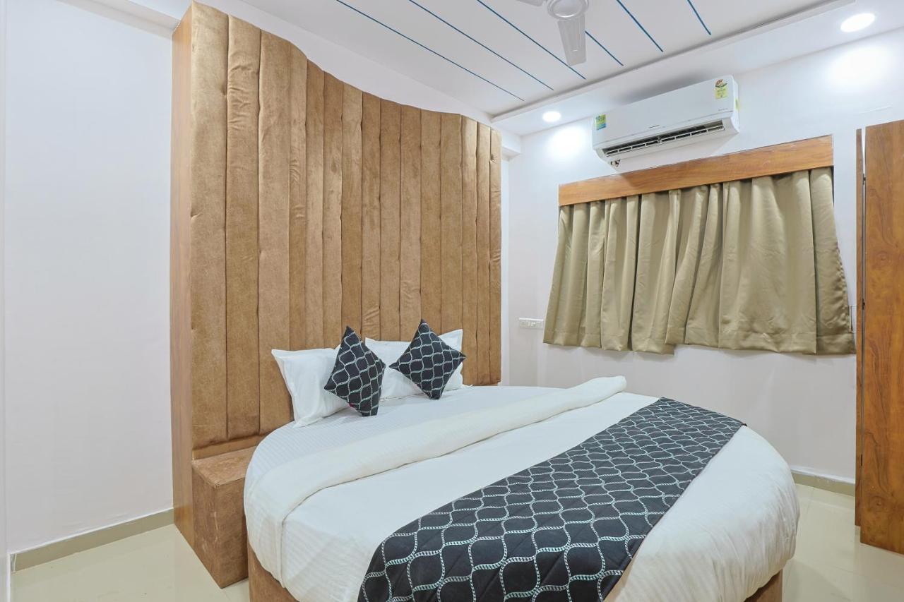 Hotel Monville Group Вадодара Екстериор снимка